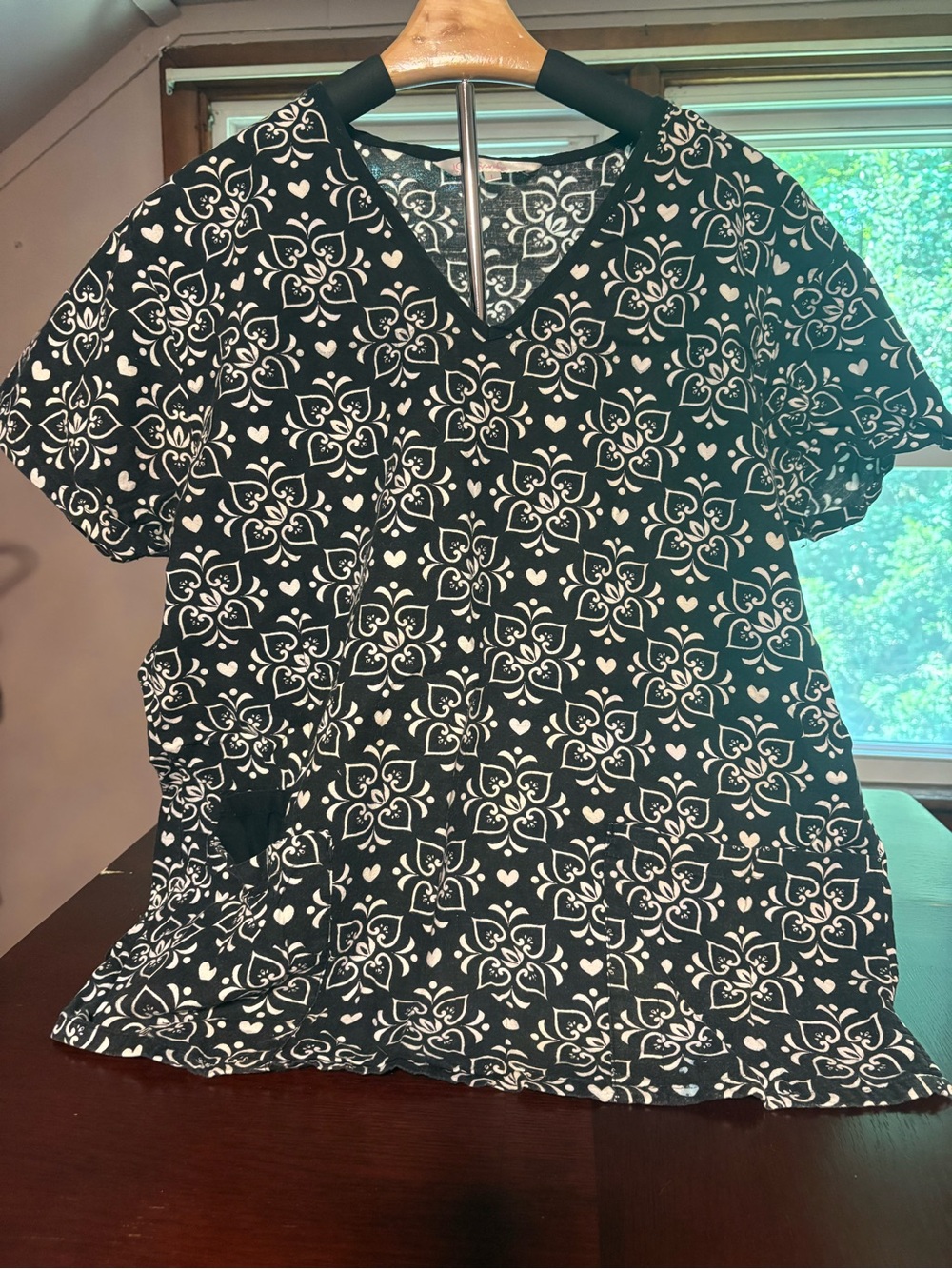 Black & White Floral Print V-Neck Women’s Top